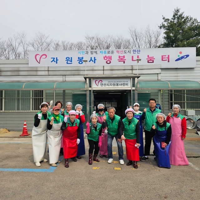 부곡동 새마을회, 어르신 무료 급식 봉사.jpg