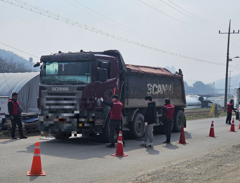 안산시 상록구, 과적 차량 집중 단속 진행… 도로 안전 확보 나서.jpg