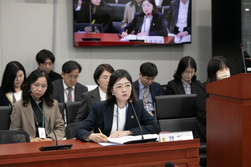 2장윤정 의원, 경기도교육청 고교학점제 지원 조례 전부개정조례안 상임위 통과.jpg