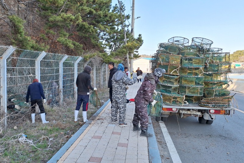 연평면, 무단방치 폐통발 폐기물 수거 처리).jpg