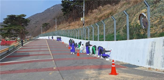 대청면·해병 제6여단 농어촌도로 외벽 도색 공동 봉사활동 실시)-1.jpg