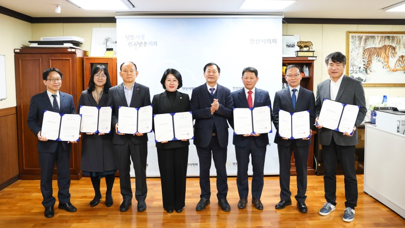 시의회 결산위원.JPG