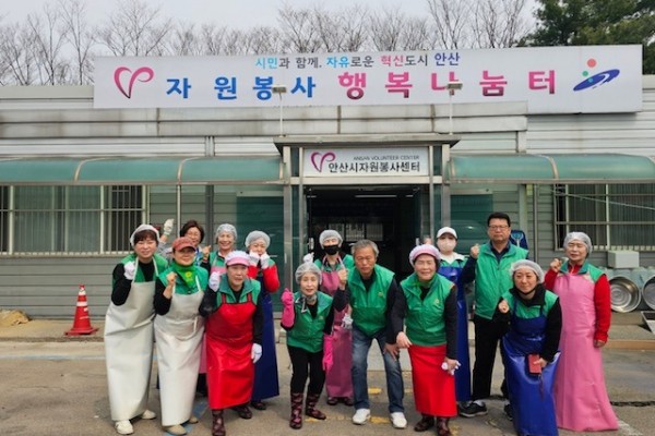 부곡동 새마을회, 어르신 무료 급식 봉사.jpg