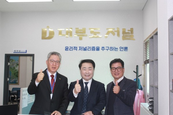 창간행사 사진.jpg