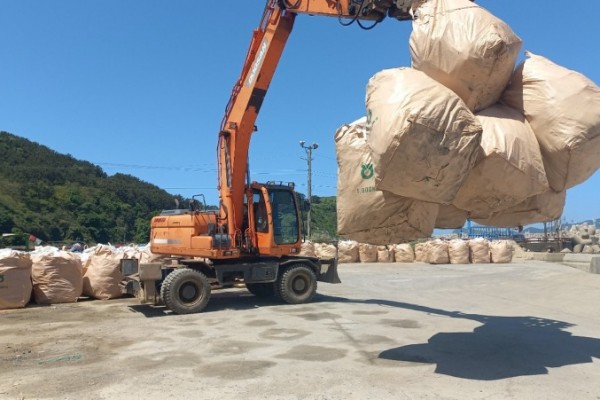 옹진군, 하천·하구쓰레기 1,000톤 운송처리 본격 착수).jpg