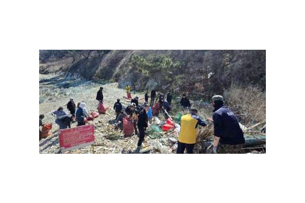 백령면, 사항포 포구에서 20톤 해양쓰레기 수거)-1.jpeg