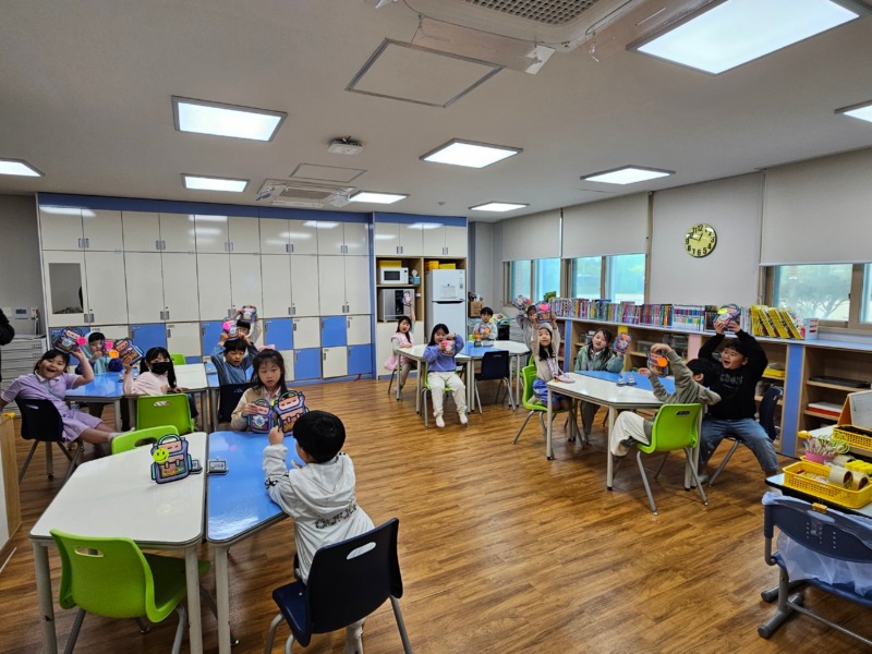 늘봄학교 온라인 퀴즈 프로그램 참여 간식 전달.jpg