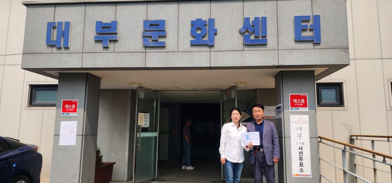 윤성용 정희재 부부 사진.jpg