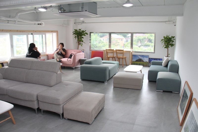 3층 쇼파룸카페.JPG