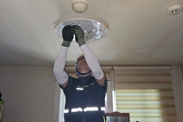 선부1동 안산시흥전기안전협의회, 선부1동에 재능기부 활동 펼쳐 (1).jpg