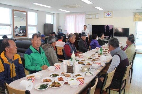 탄도 노인정 어버이날 행사.JPG
