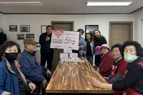 본오3동에 수제 카네이션과 미니효자손 후원.jpeg