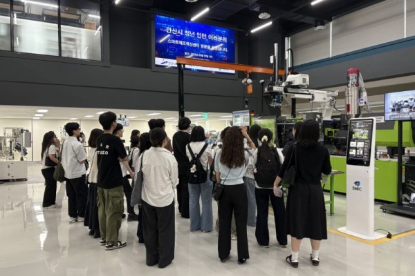 안산시, 청년인턴 대상 기업탐방 운영… 진로 설계에 도움(2).jpg