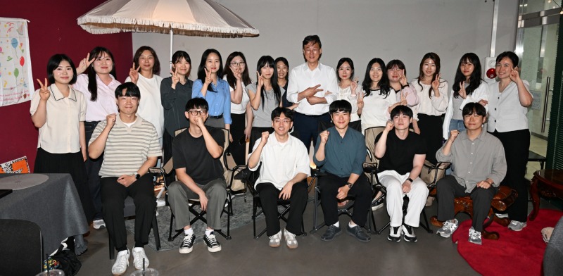 이민근 안산시장, 8·9급 직원과.jpg