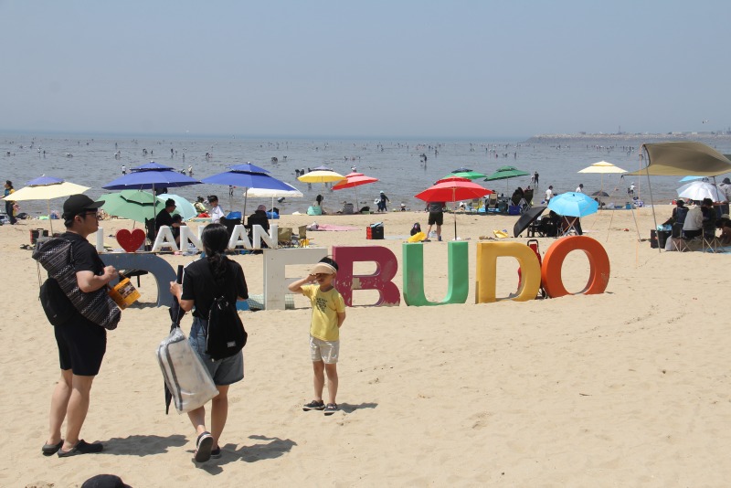 대부도 방아머리 해변 주말 맞아 인파로 넘쳐.JPG