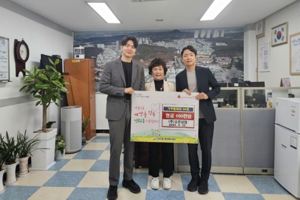 선부2동에 이웃사랑 성금 100만원 기탁.jpg