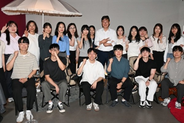 이민근 안산시장, 8·9급 직원과.jpg