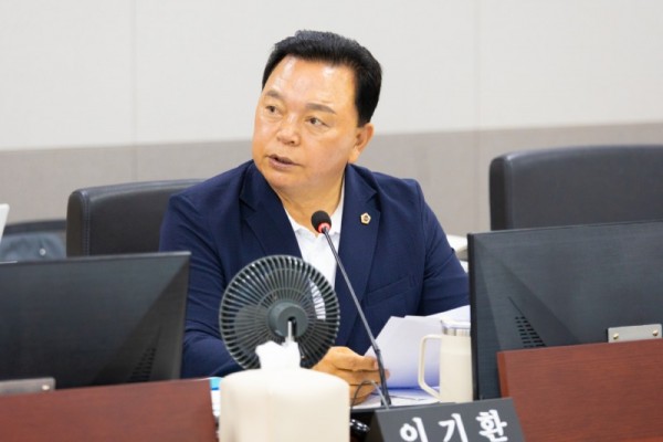 이기환 의원, 공룡 3사 배불린 배달지원 사업에 강도 높은 질타!.jpg