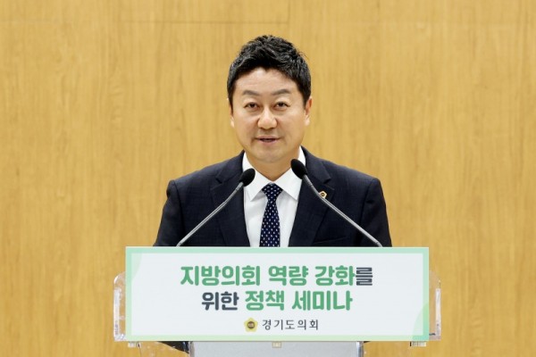 김진경 의장, 지방의회 역량 강화를 위한 정책 세미나 열어 (2).jpg