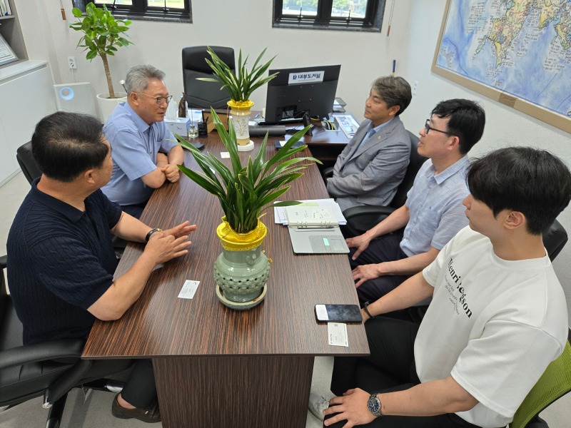 대부도저널 타담회 3인.jpg