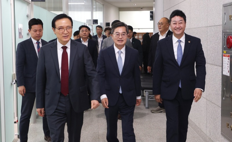 김진경 의장, 김동연 지사·임태희 교육감과 ‘협치’ 결과 함께 살펴 (1).jpg