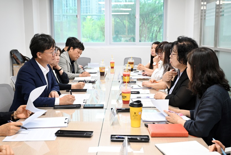 이민근 안산시장, 해솔중학교 방문… 과밀학급 해소 등 현안 논의.jpg