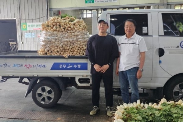 안산동 지사협, 관내 경로당에 알타리무 전달.jpg