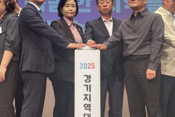 정윤경 부의장, 지역사회보장협의체 지역대회에서 20년 민관협력 성과 격려 (1).jpg