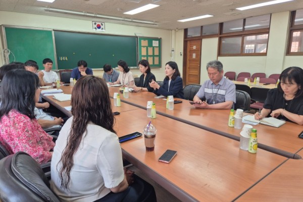 장윤정 의원, 안산 중앙중 ‘친환경 운동장 .jpg