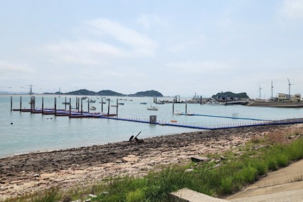 탄도 임시부잔교 두고.jpg