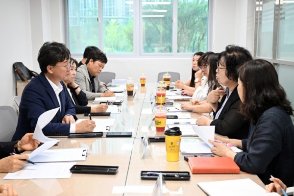 이민근 안산시장, 해솔중학교 방문… 과밀학급 해소 등 현안 논의.jpg