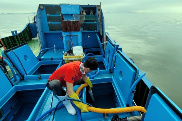 옹진군, 덕적 자월 영흥 해역 꽃게 종자 76만마리 방류 실시)-1.jpg