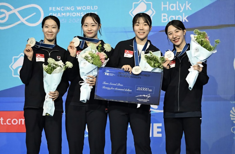 안산시청 김정미·서지연, 세계펜싱선수권 단체전 준우승 달성.jpg