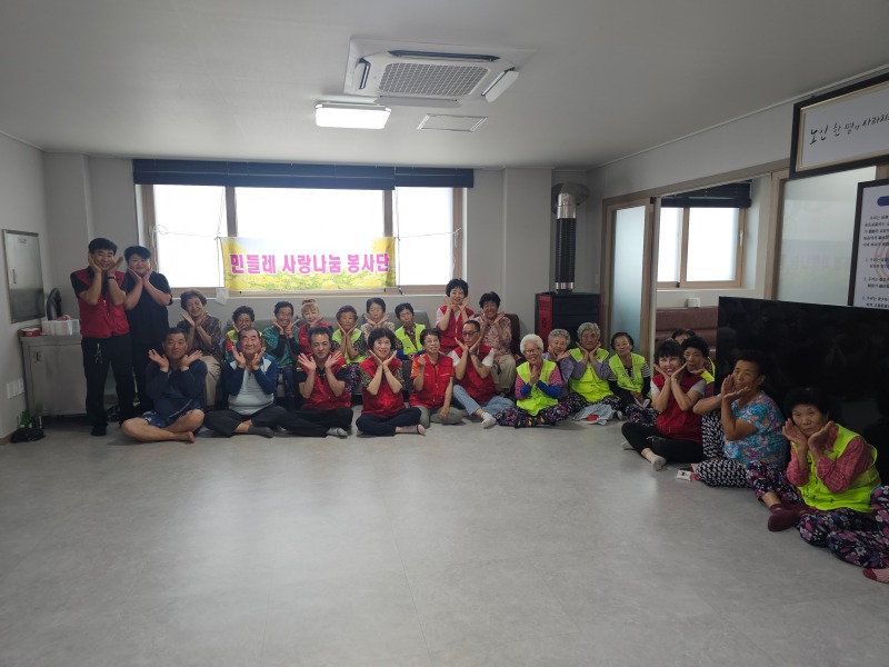 민들레 사랑나눔 봉사단」 영흥면 선재2리 말복 삼계탕 배식 봉사).jpg