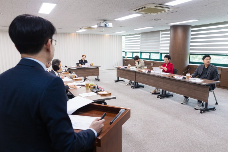 의원연구단체 소소한 연구모임.jpg