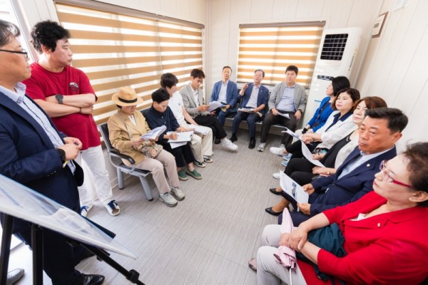 시의회 뱃길사업 확인.jpg