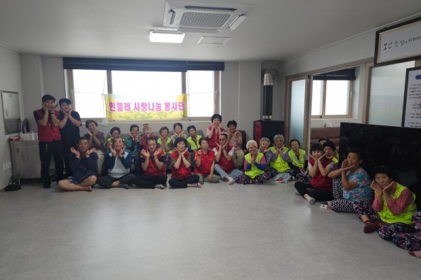 민들레 사랑나눔 봉사단」 영흥면 선재2리 말복 삼계탕 배식 봉사).jpg