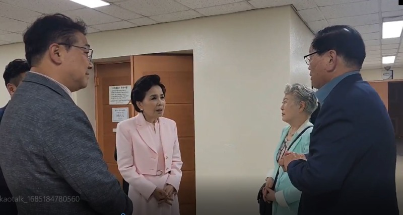 2023년 5월 27일 안산문화예술의전당 해돋이극장에서 이미자 선생님과의 면담 모습.JPG