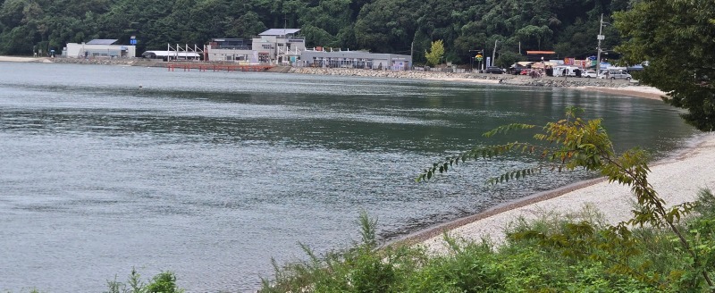 종현어촌체험휴양마을 앞바다에 인공방파제 시설.jpg