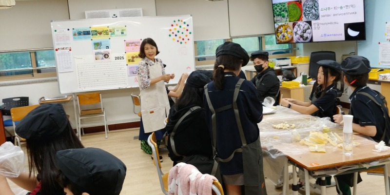 성안중, 다문화학생 송편만들기 전통문화 체험.jpg