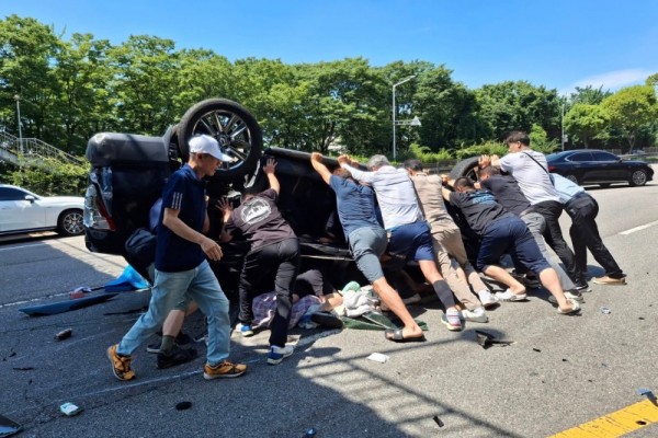 안산시, 차량 전복 사고 일가족 4명 .jpg