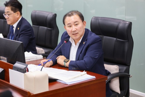 김철진 의원, “경기도 핵심 수출 지원사업 위축” 강력 질타 (1).jpg