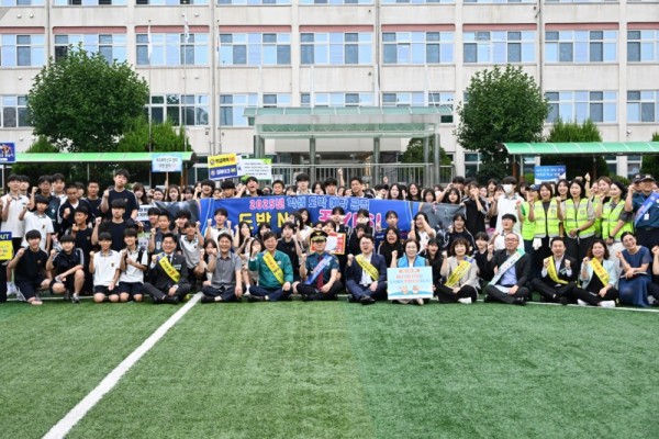 이민근 안산시장, 원곡중 청소년 도박 NO! 근절 캠페인 전개(1).jpg