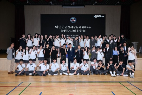 이민근 시장, 안산국제비즈니스고 방문해 교육환경 개선 모색(3).jpg