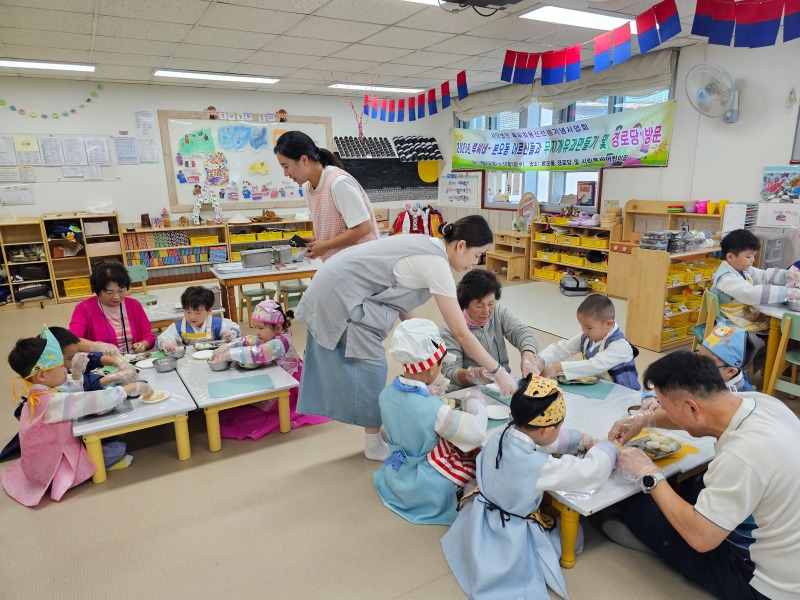 어린이집 아이들 경로당 방문 1.jpg