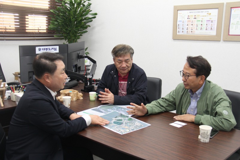 단독-강준석 윤성용 강준석.JPG