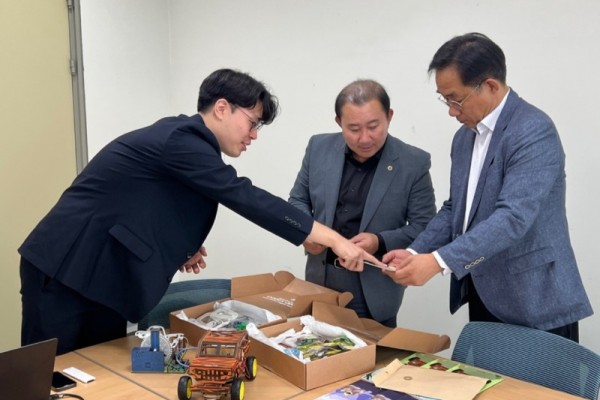 김철진 의원, 중소기업의 막막한 해외진출 돕기 위한 현장간담회 개최 (2).jpg