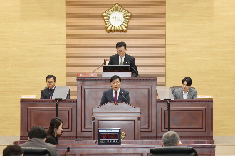옹진군, 2026년도 예산안 제출…섬을 넘어 바다의 가능성으로 도약-시정연설).jpg