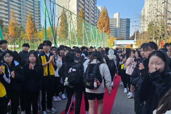 성포고, 레드카펫 수능 출정 응원식 실시_2.jpg