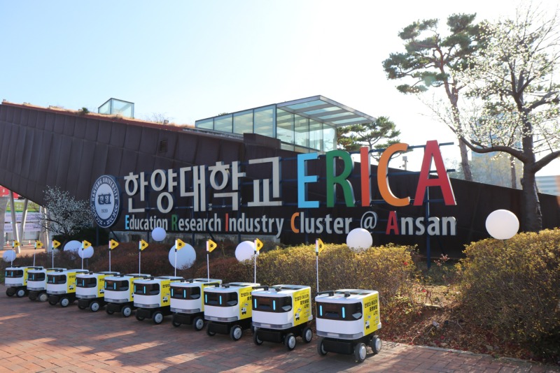 1안산시, 한양대 ERICA 내 자율주행 로봇 배송 서비스 본격 운영.jpeg